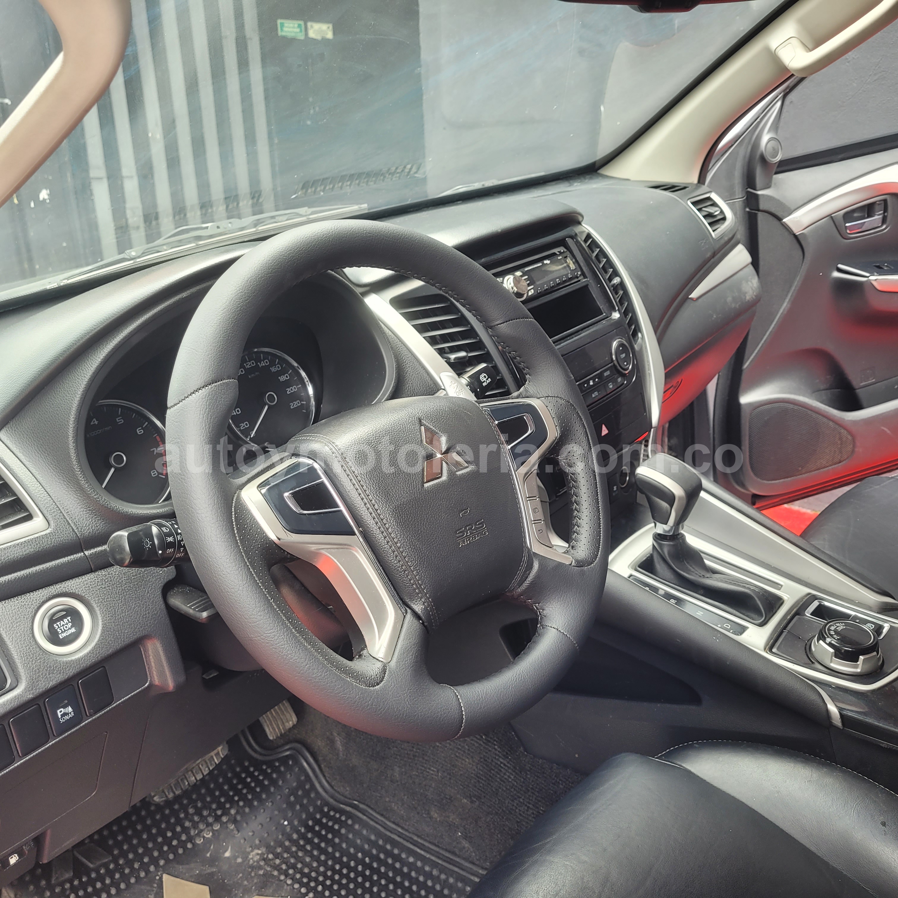 MITSUBISHI MONTERO SPORT 3,0 4WD 2019 en Bogotá D.C. — foto 3