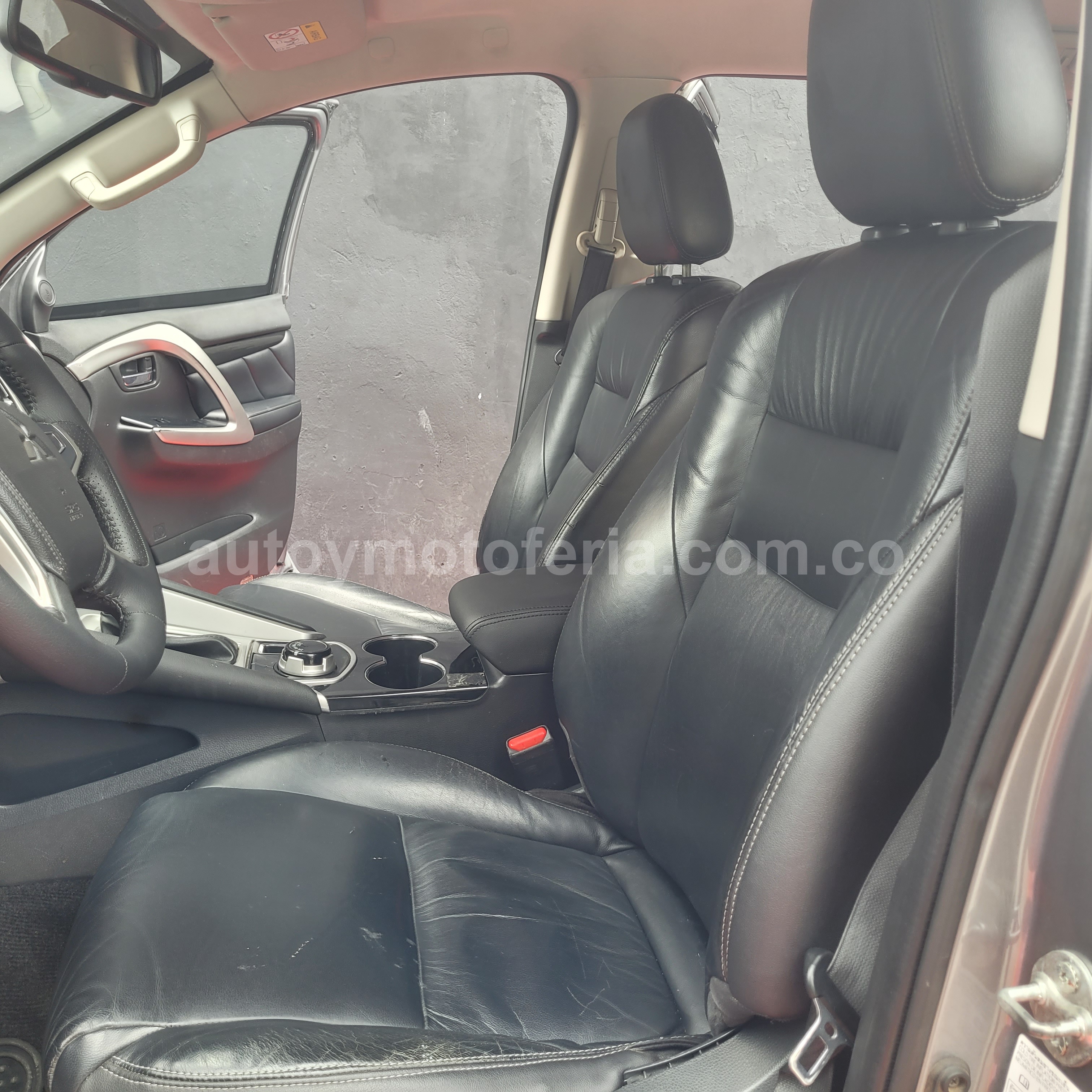 MITSUBISHI MONTERO SPORT 3,0 4WD 2019 en Bogotá D.C. — foto 4