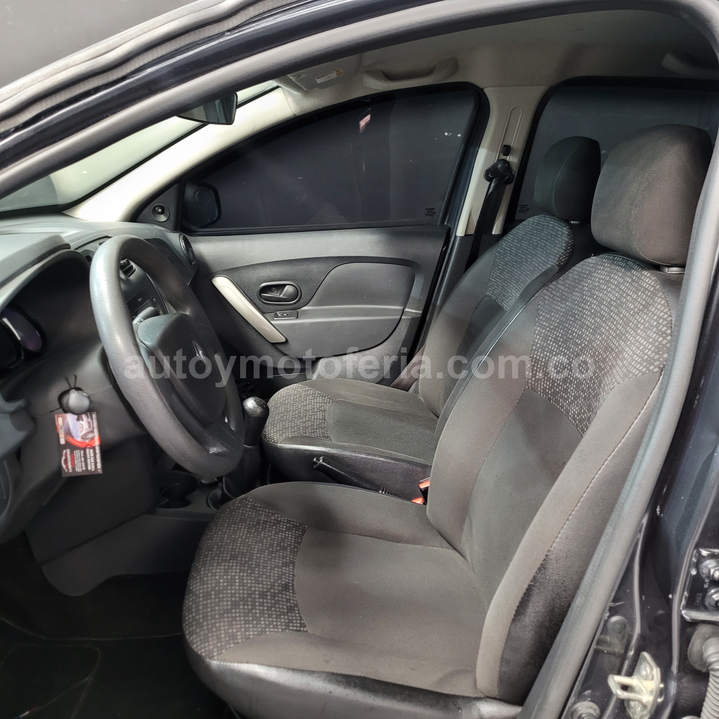 RENAULT LOGAN 2019 en Bogotá D.C. — foto 4