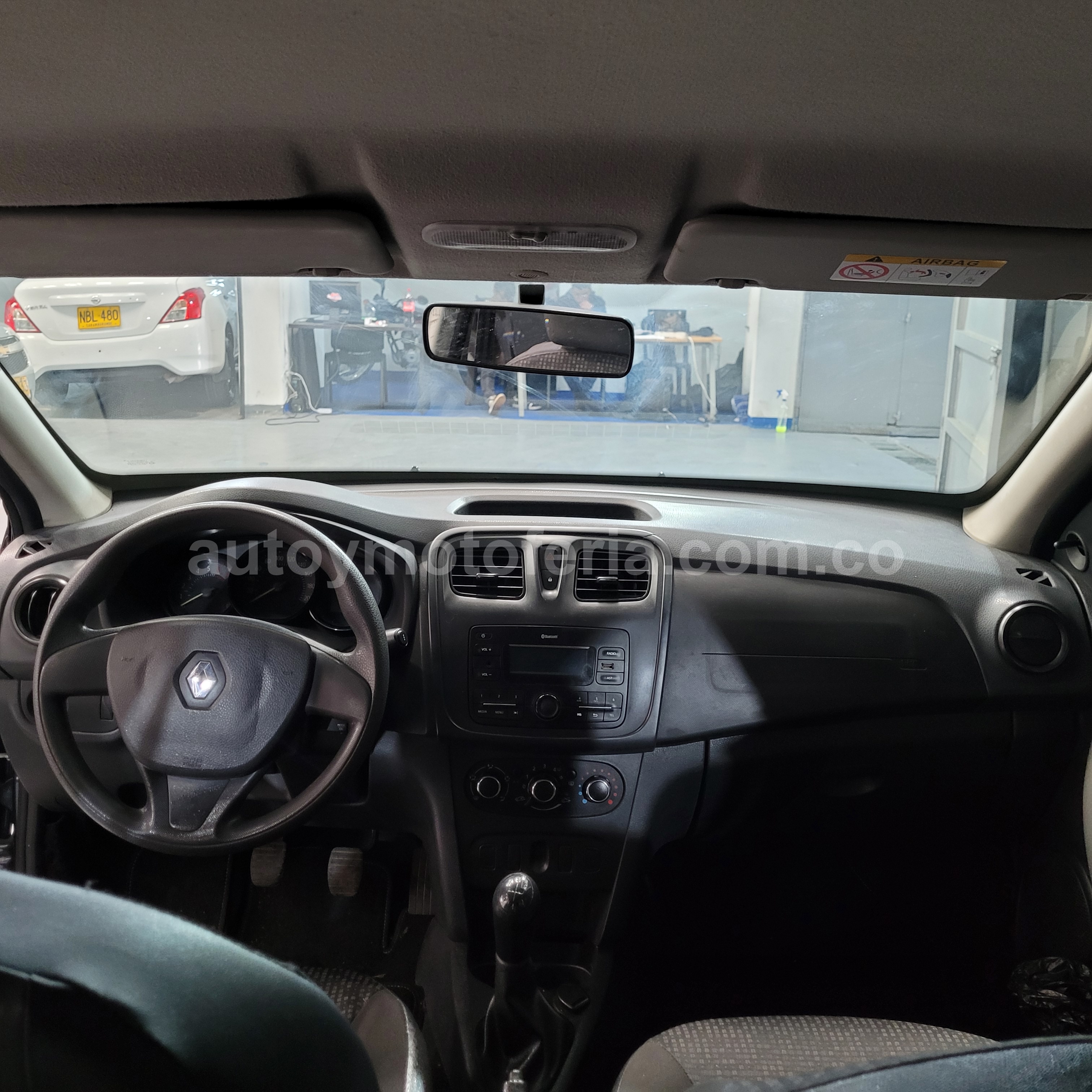 RENAULT LOGAN 2019 en Bogotá D.C. — foto 8