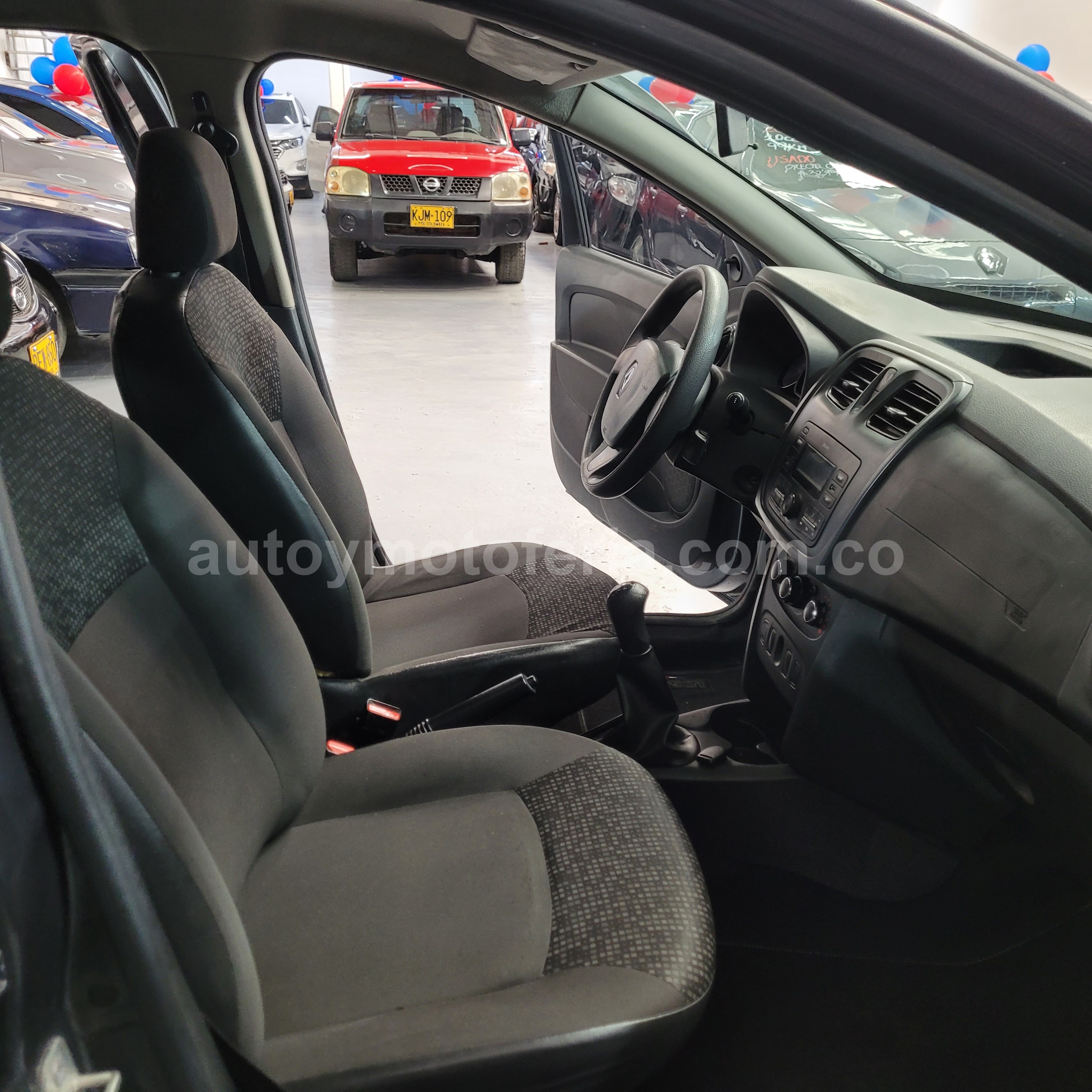 RENAULT LOGAN 2019 en Bogotá D.C. — foto 9
