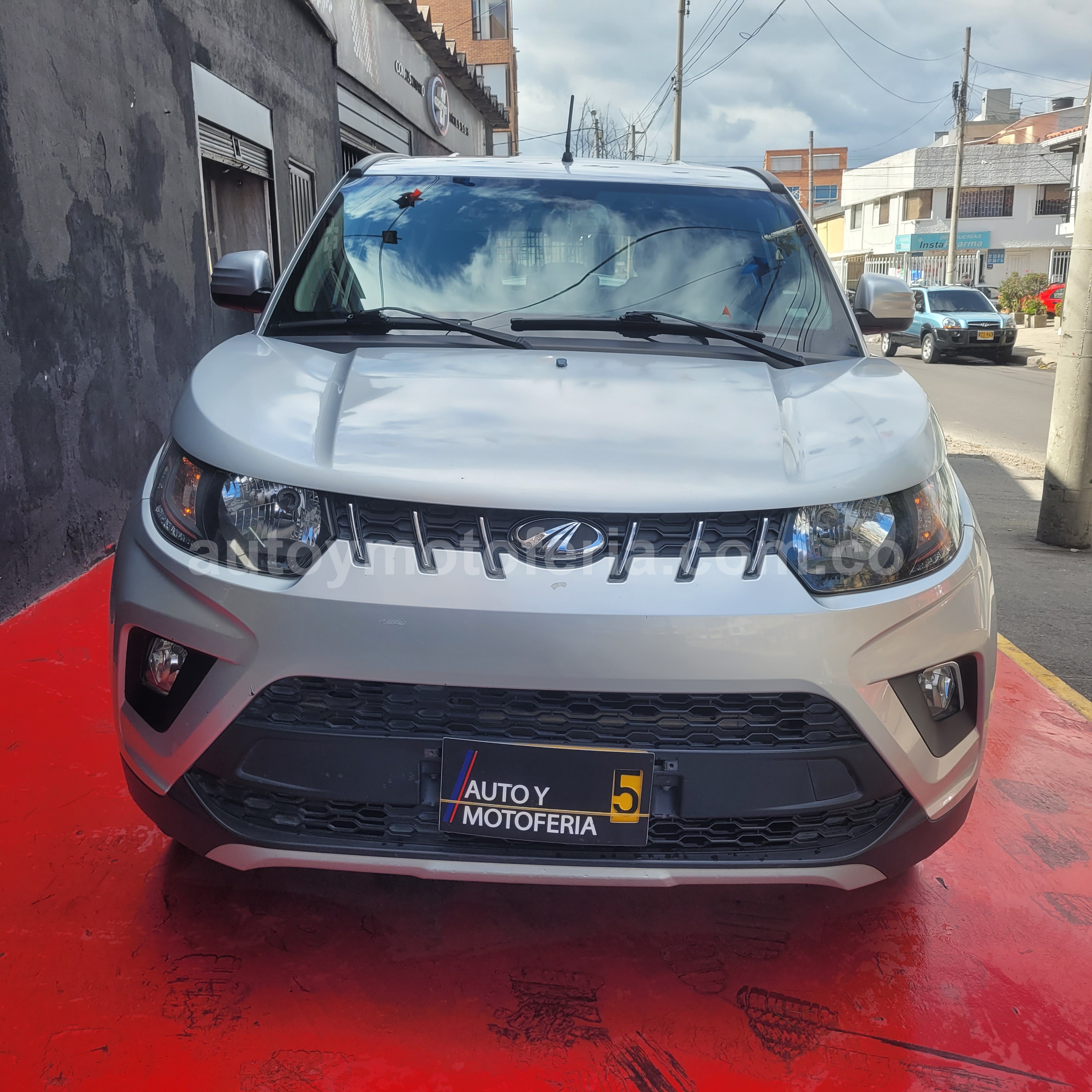 MAHINDRA KUV 100 2019 en Bogotá D.C. — foto 2