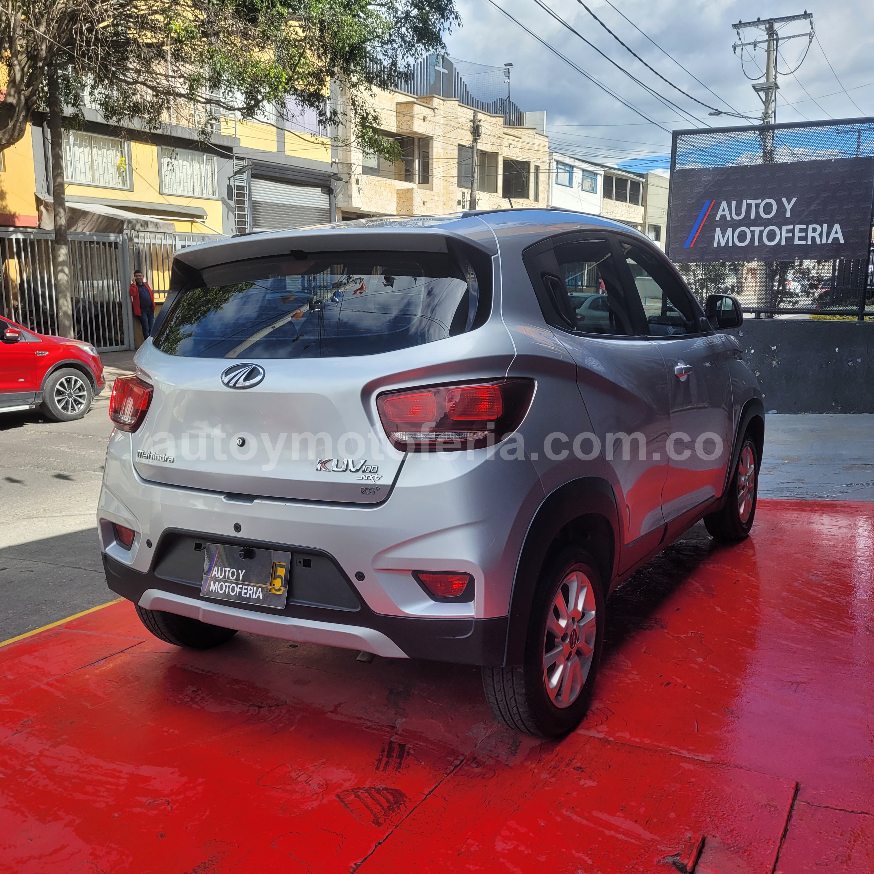 MAHINDRA KUV 100 2019 en Bogotá D.C. — foto 5