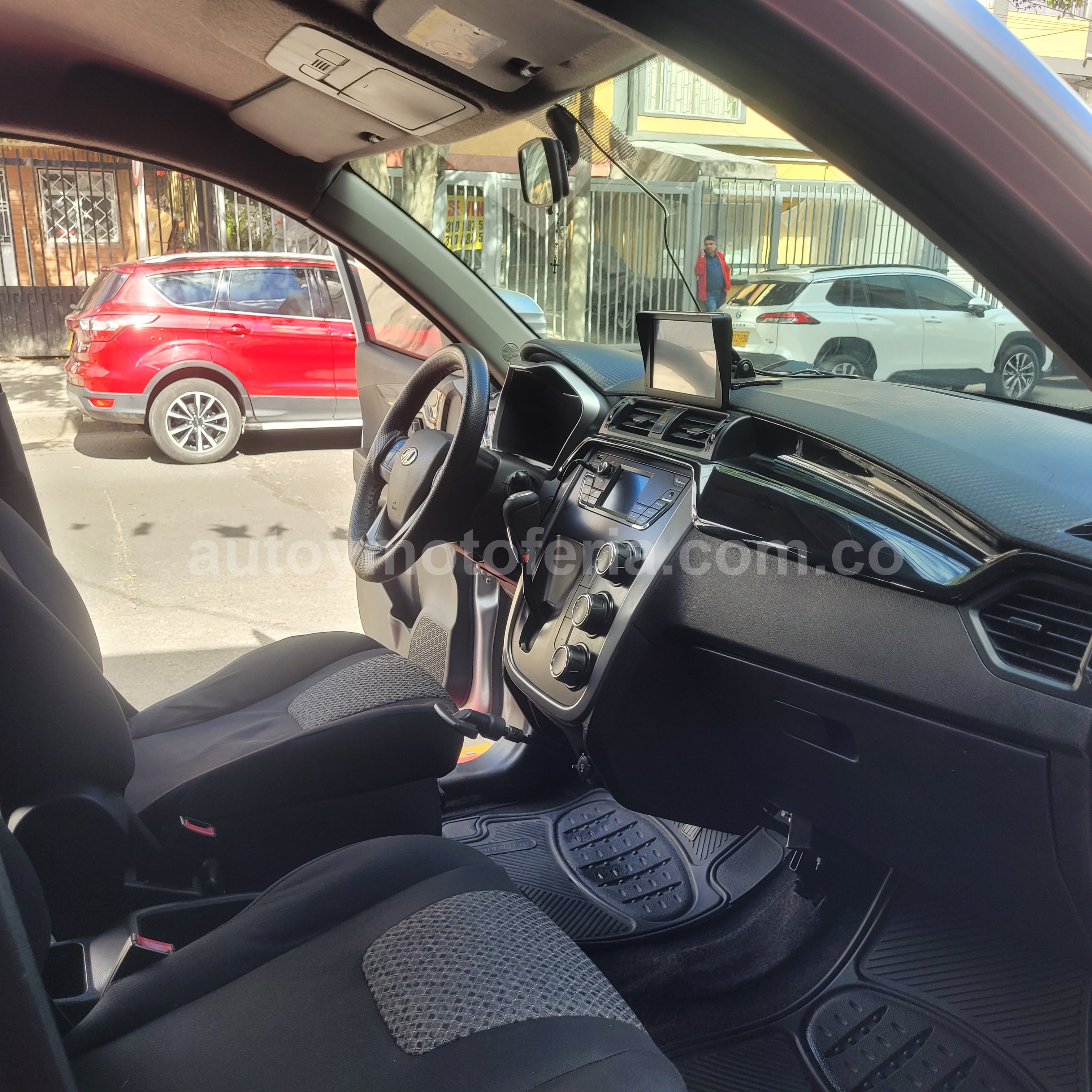 MAHINDRA KUV 100 2019 en Bogotá D.C. — foto 12