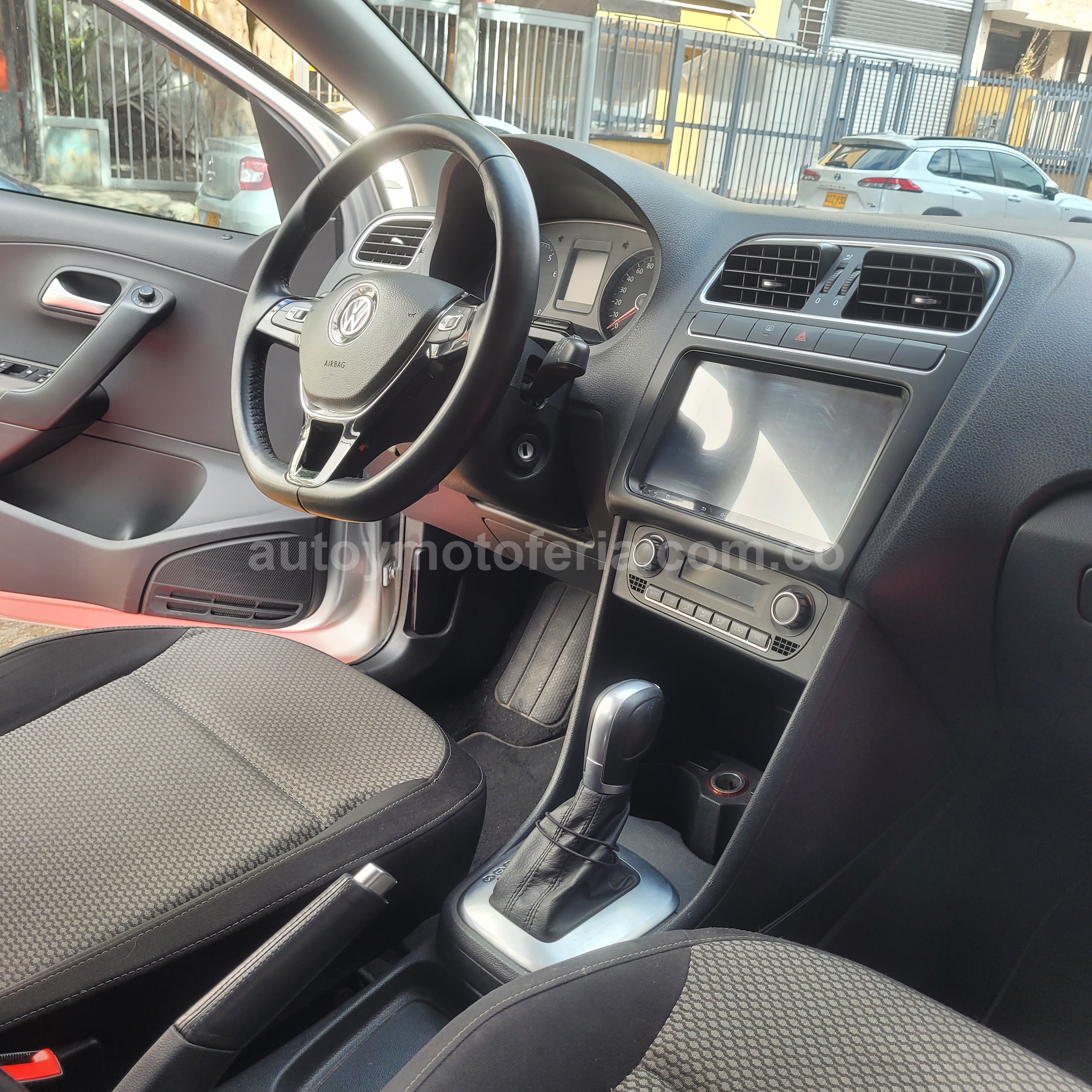 VOLKSWAGEN POLO 2015 en Bogotá D.C. — foto 9