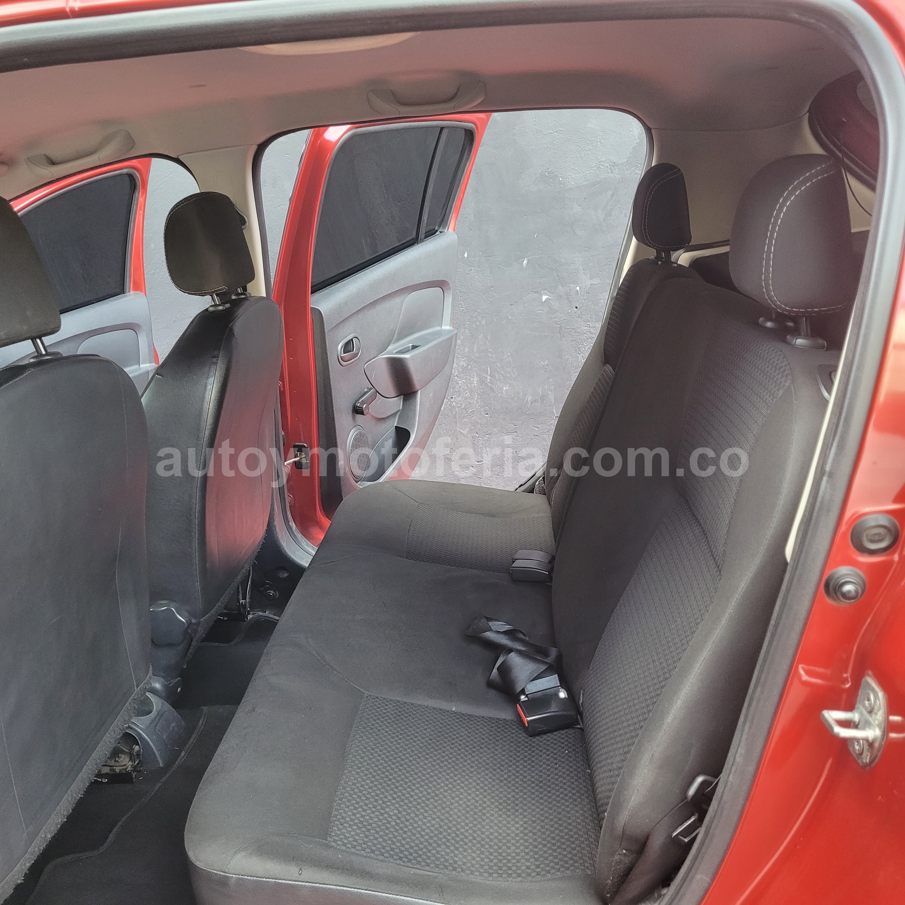 RENAULT SANDERO EXPRESSION 2017 en Bogotá D.C. — foto 9